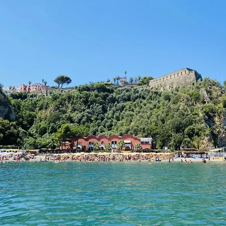 Donedua Vico Equense